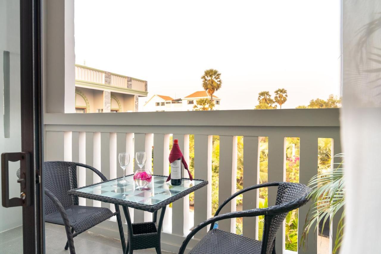 Reveal Courtyard In Reveal Angkor Siem Reap Exterior foto