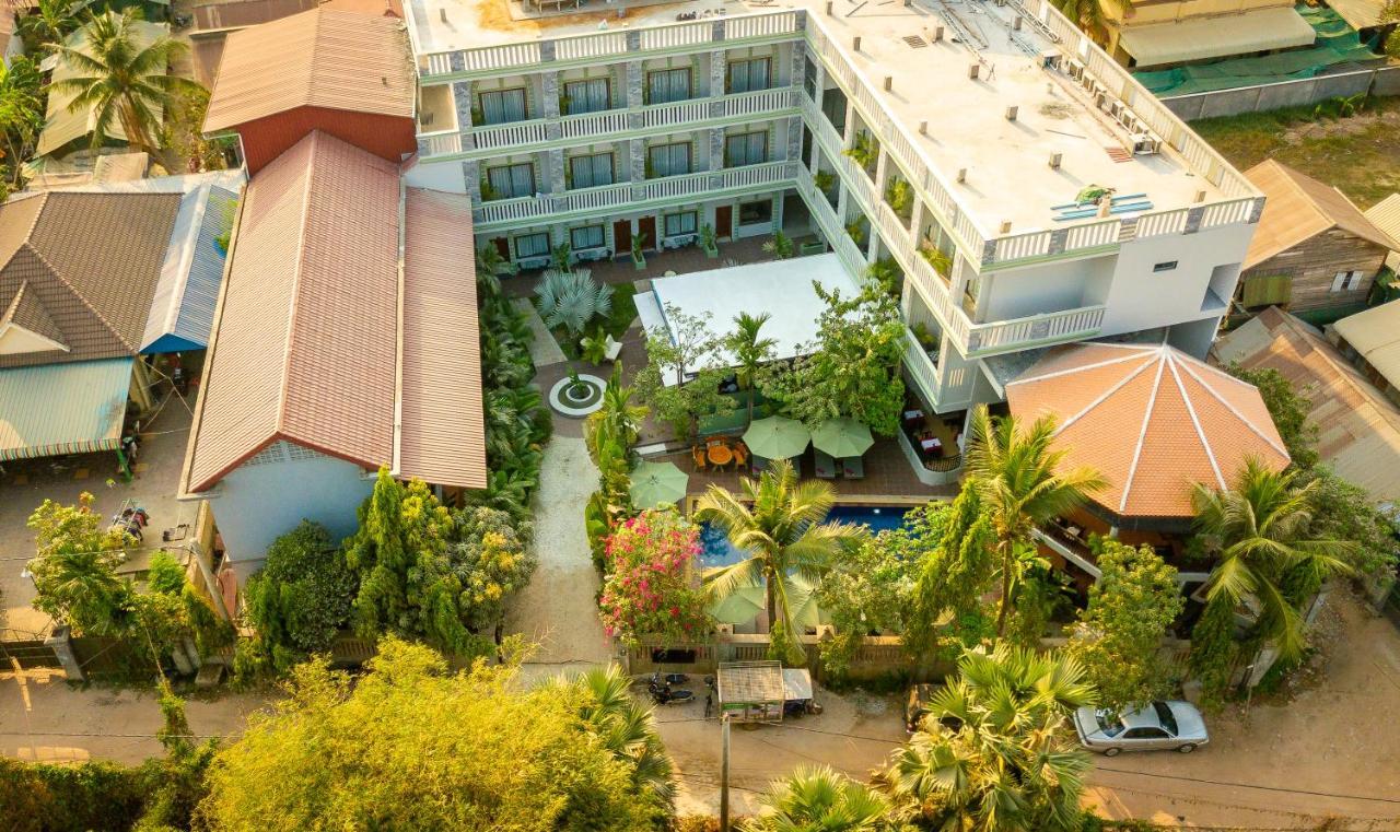 Reveal Courtyard In Reveal Angkor Siem Reap Exterior foto