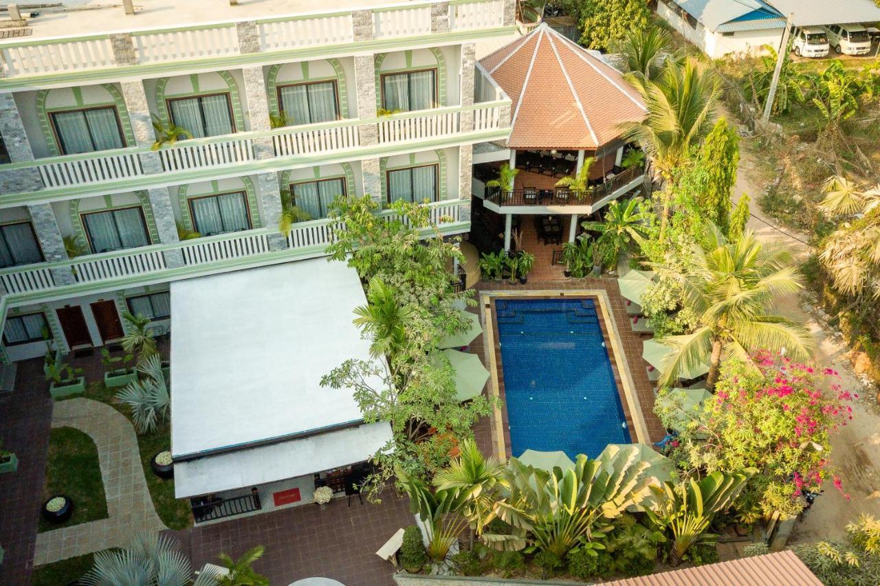 Reveal Courtyard In Reveal Angkor Siem Reap Exterior foto