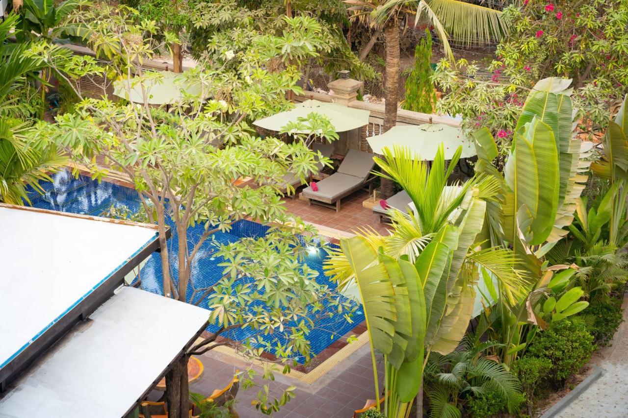 Reveal Courtyard In Reveal Angkor Siem Reap Exterior foto